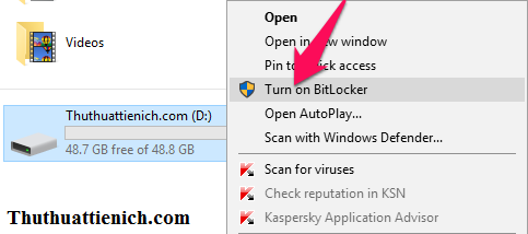 Nhấn chuột phải vào ổ đĩa muốn khóa chọn Turn on BitLocker