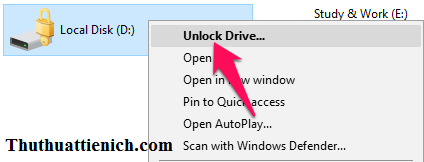 Nhấn chuột phải vào ổ đĩa được khóa chọn Unlock Drive...