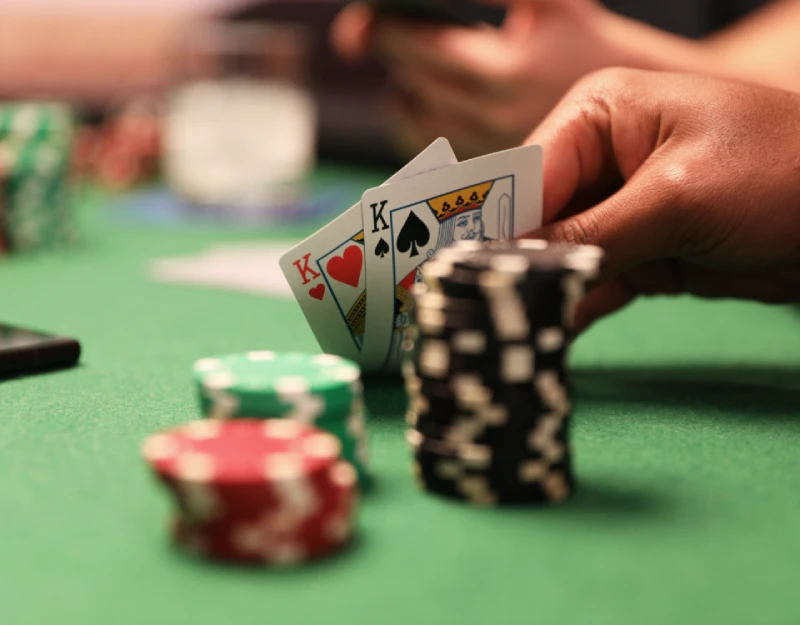 Kiếm tiền từ poker: Thực tế bạn có thể kiếm được bao nhiêu?