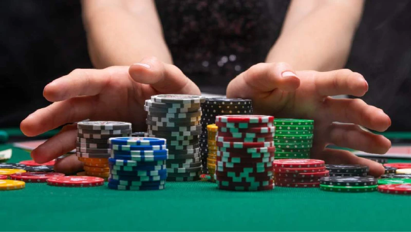 Kiếm tiền từ poker: Thực tế bạn có thể kiếm được bao nhiêu?