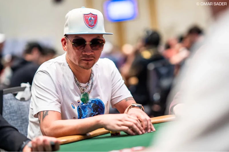 Người chơi poker online có chơi trực tiếp (live) tốt không?