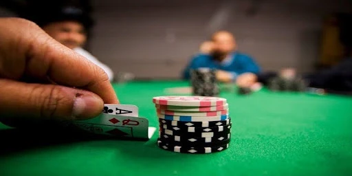 Người mới học thuật ngữ Poker để hiểu bàn chơi